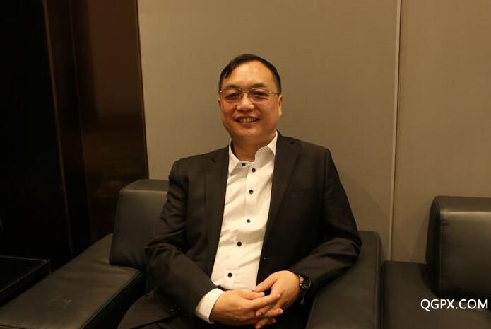 贾洪杰.jpg