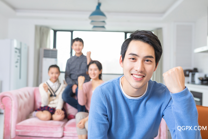 青少年家庭爸爸鼓励形象（小）.png