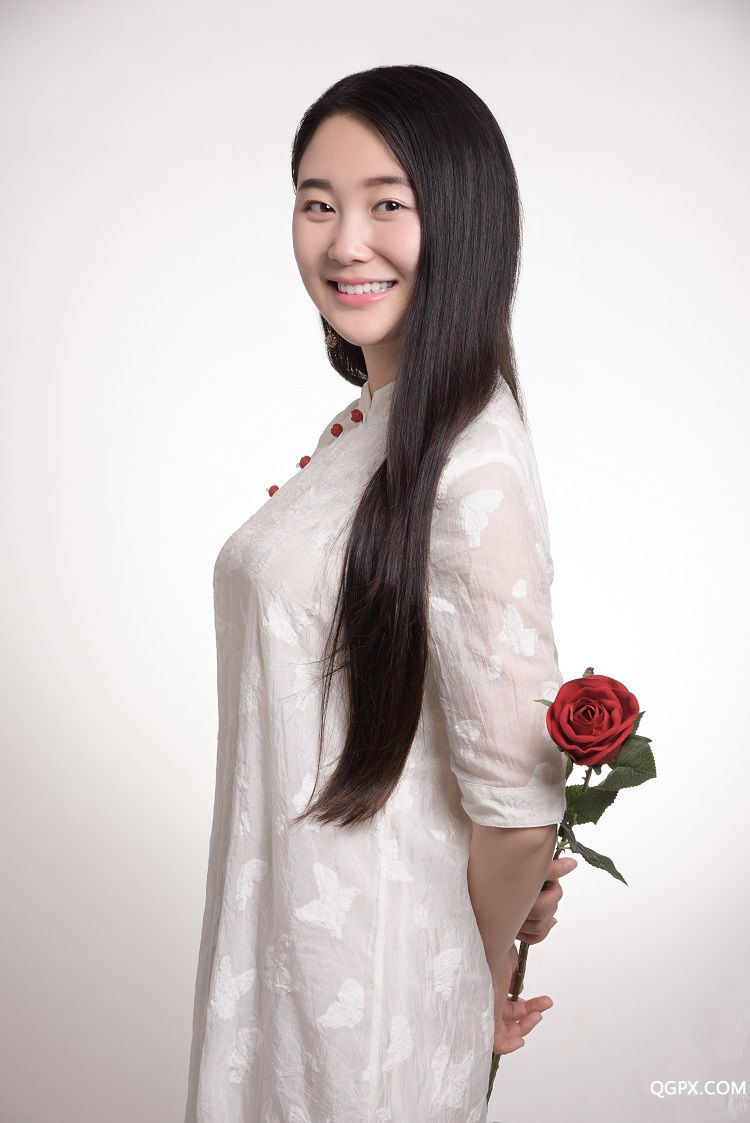 唐荣照片小.jpg